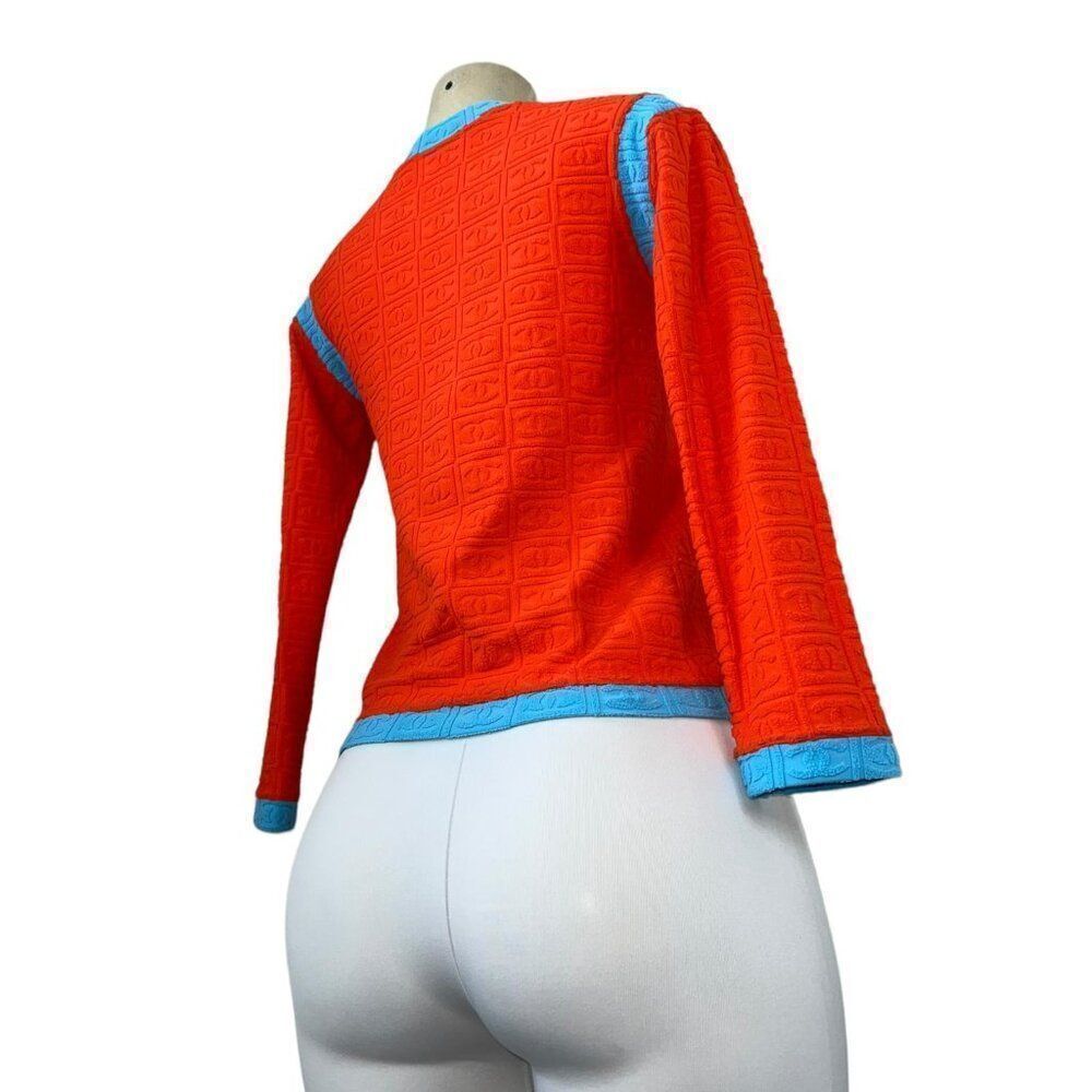 Rihanna in Rare Vintage CHANEL CC Logo Cropped Long Sleeve Sweater Jacke… - Picture 11 of 17